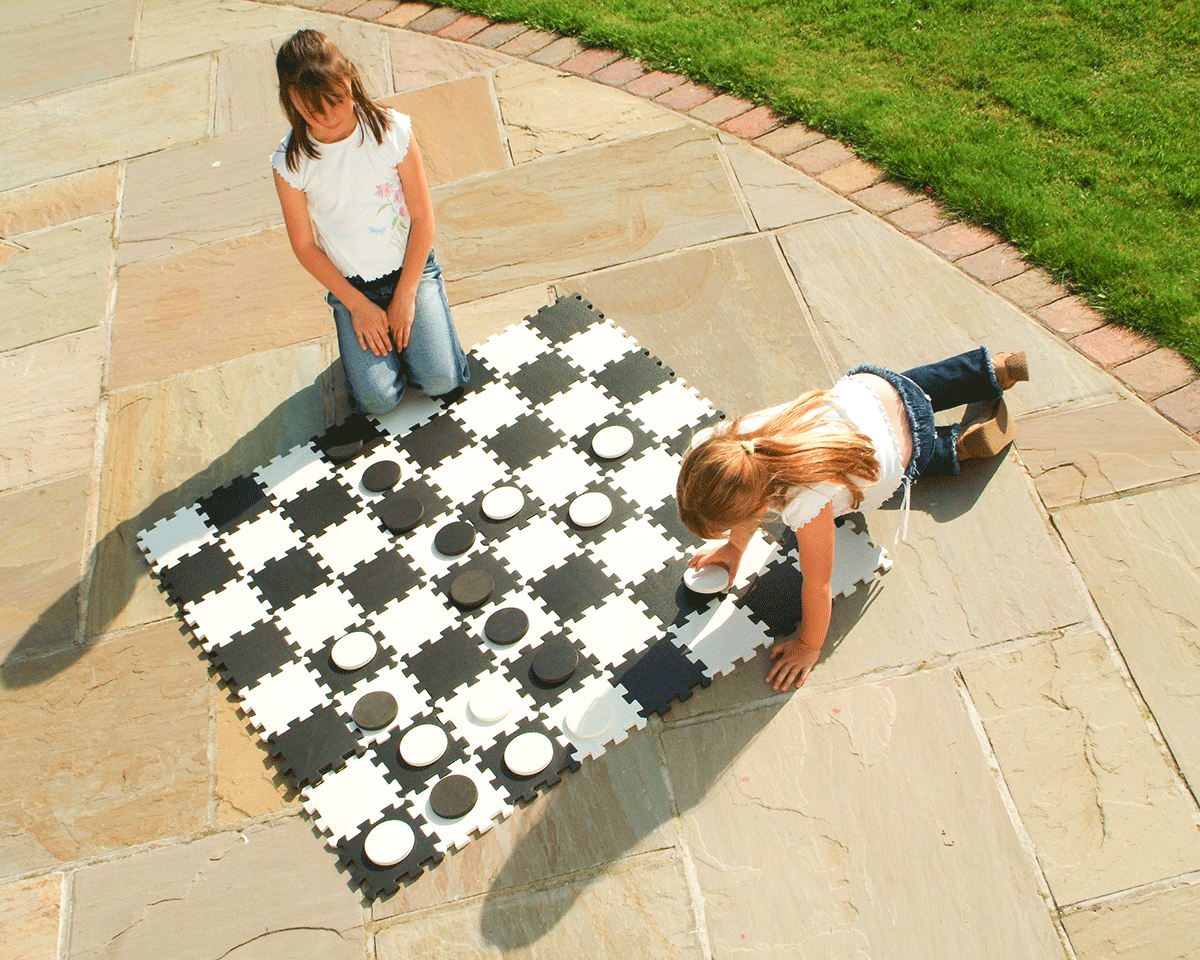 Traditional Garden Games Giant Garden Draughts – Indoor & Outdoor Family Game